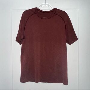Lululemon men’s athletic vented short sleeve shirt in burgundy